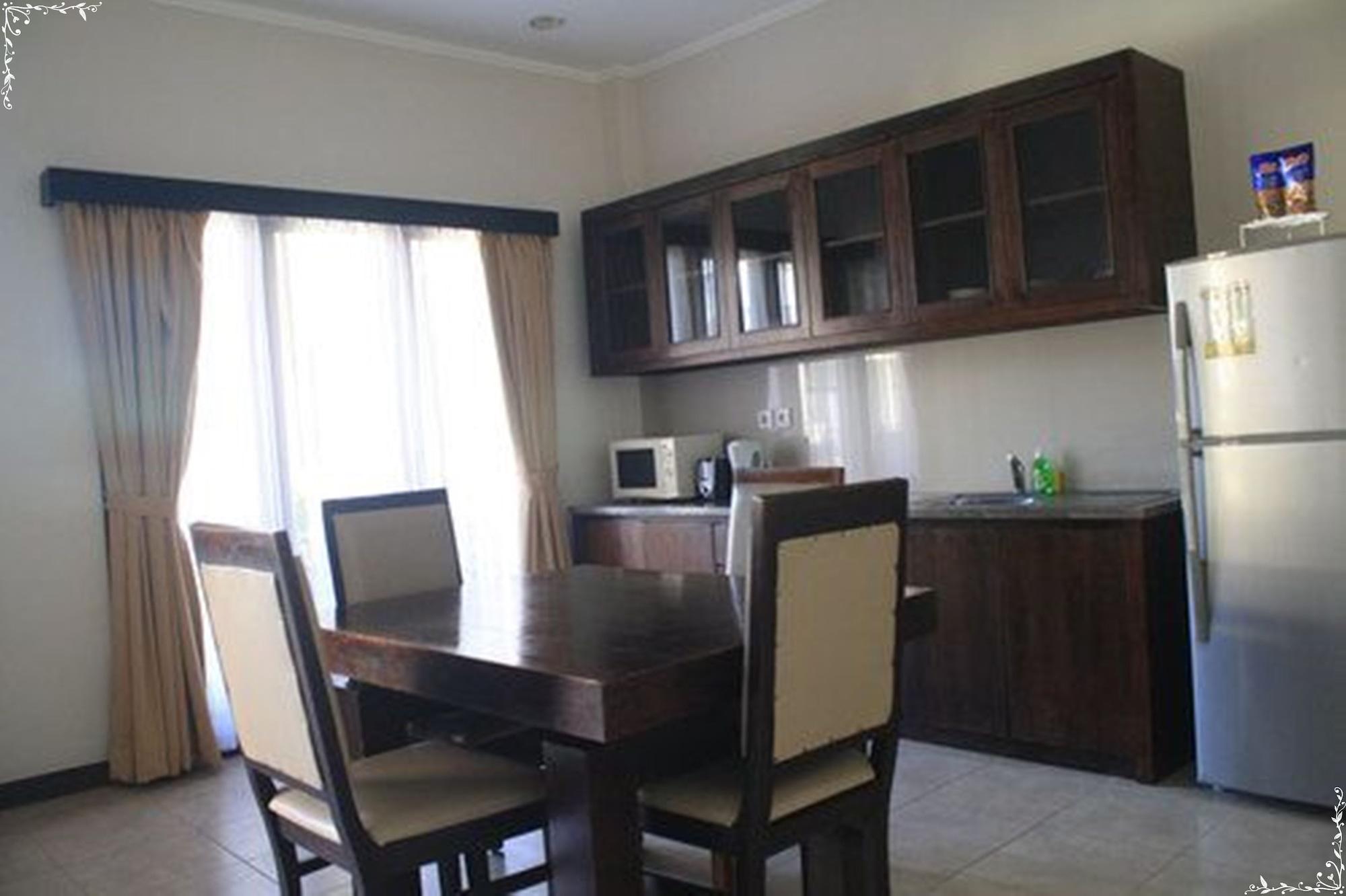 Kuta Town House Apartments Exteriör bild