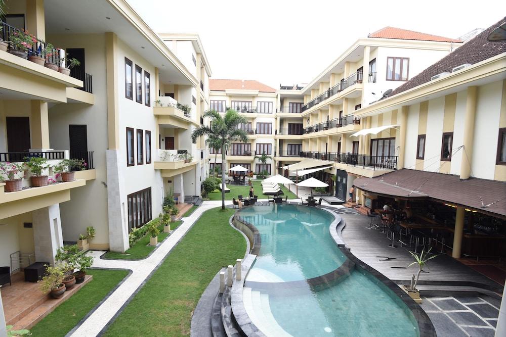 Kuta Town House Apartments Exteriör bild