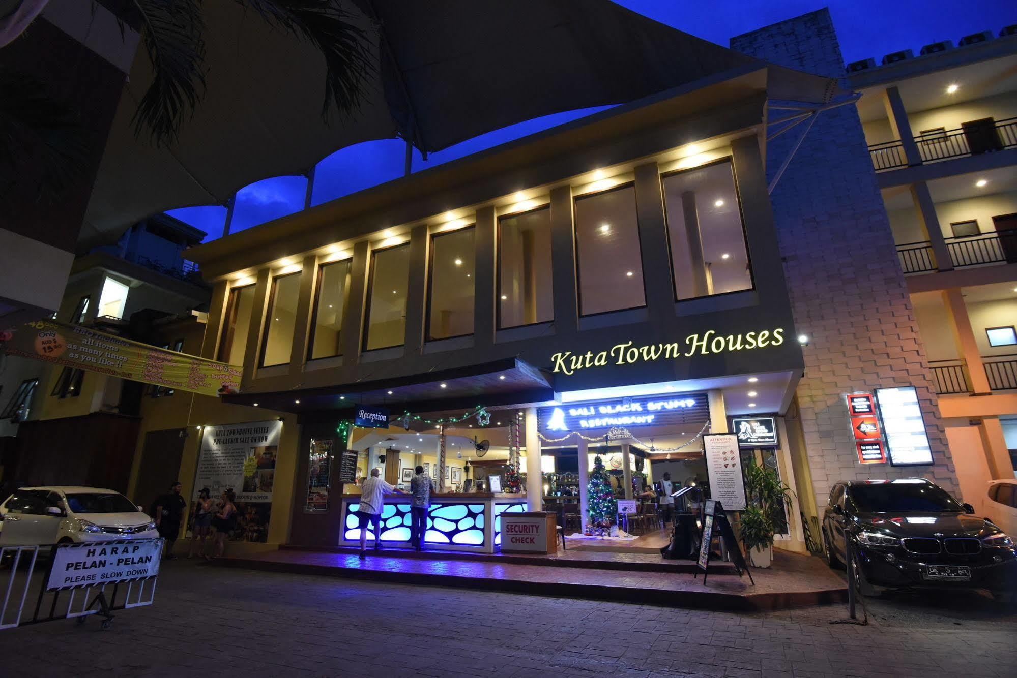 Kuta Town House Apartments Exteriör bild